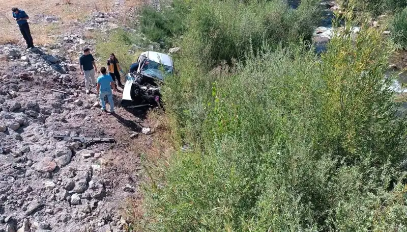 Sivas'ta Trajik Kaza: Dere Yatağına Uçan Araçta İki Can Kaybı