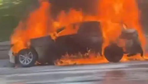 15 Temmuz Şehitler Köprüsü'nde Araç Yangını: Trafikte Akıl Almaz Kaos