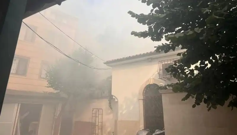 Fatih’te Tarihi Tahta Minare Hamamı'nda Yangın Paniği Yıldırdı
