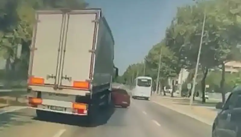 Bursa'da Kör Nokta Kazası: Trafikte Alınması Gereken Önlemler