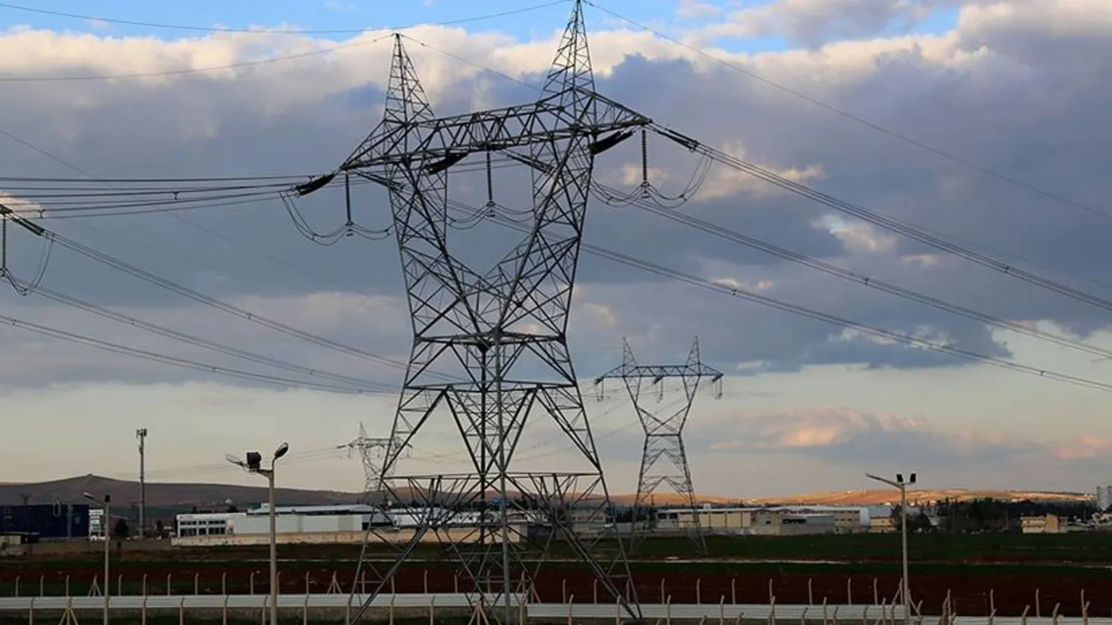 İstanbul Avrupa Yakası’nda Yılbaşı Gecesi Elektrik Tüketimi Rekor Kırdı