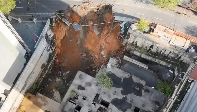 Sarıyer’de Çöken Yol Sonrası Trafik Kaosu: Cadde Uzun Süre Kapalı Kalacak mı?