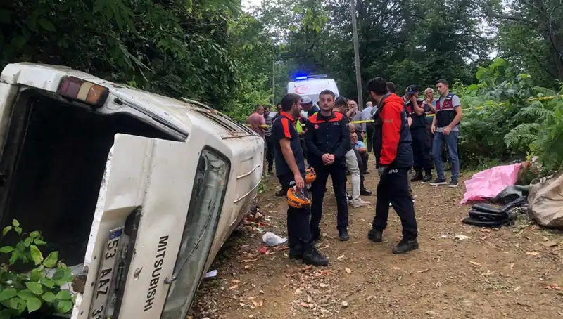 Rize'de Feci Kaza: Yamaçtan Yuvarlanan Minibüste İki Can Gitti