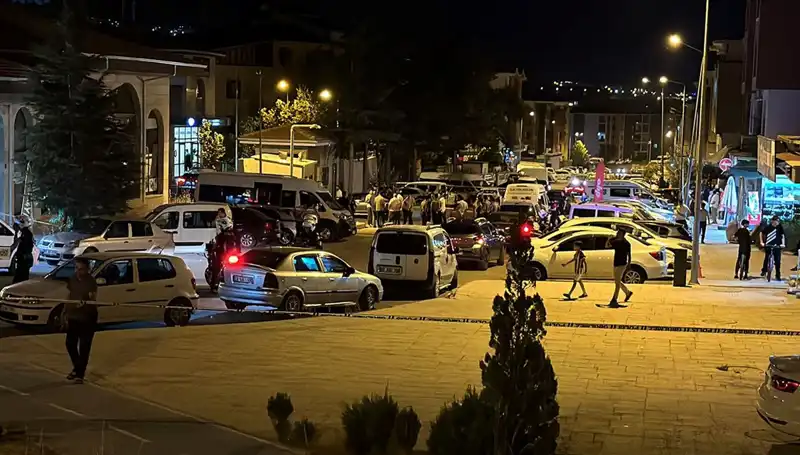 İki Aile Arasında Taraflar Kıran Kırana Kapıştı: 1'i Ağır 3 Yaralı