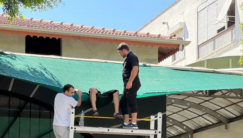 Balkon Kenarında Tehlikeli An: Genç Adam Dengesini Kaybedip Düştü