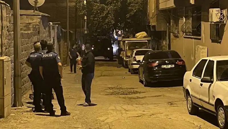 Polisin Karşısında Ateş Açan Şüpheli Bacaklarından Vuruldu