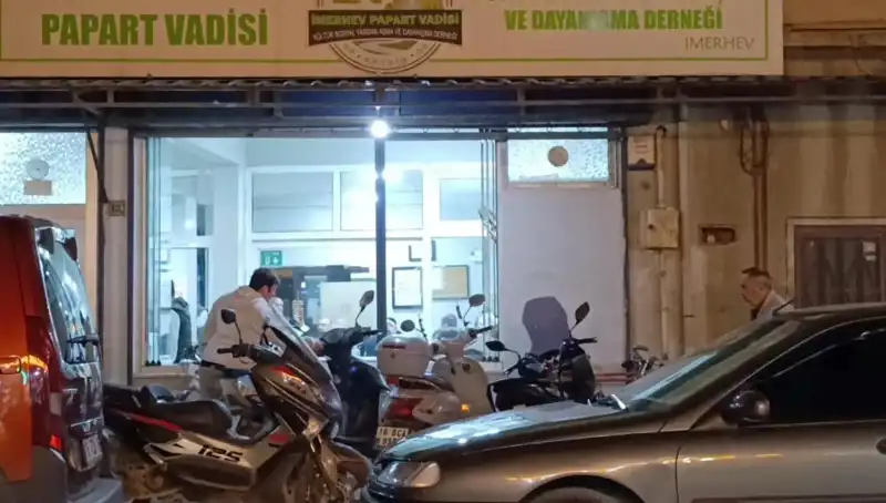 Lokalde Patlak Veren Bıçaklı Kavga: Bir Kişi Ağır Yaralandı