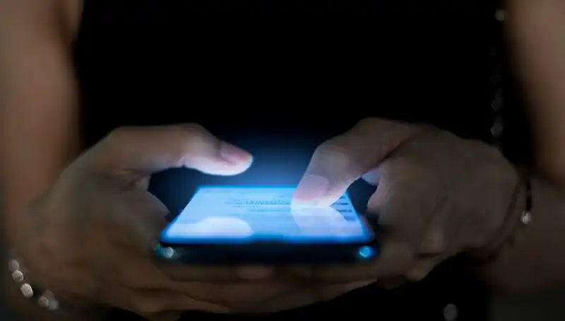 Narsisizmin Yeni Belirtisi: Telefon Alışkanlıkları Üzerine Şok Edici Bulgu
