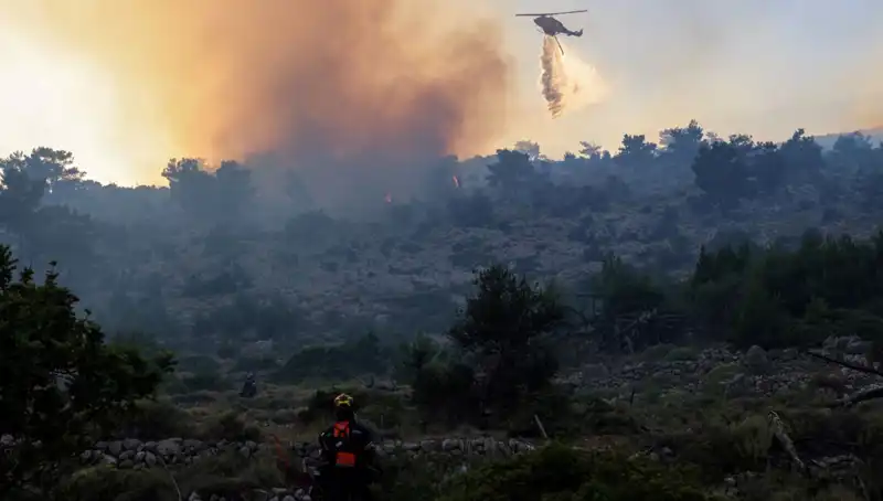 Eğriboz Adası’nda Orman Yangını: İki Köy Tahliye Edildi, Sebebi Merak Ediliyor