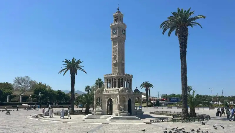 İzmir'de Kavurucu Sıcaklar: Meydanlar Neden Boş Kaldı?