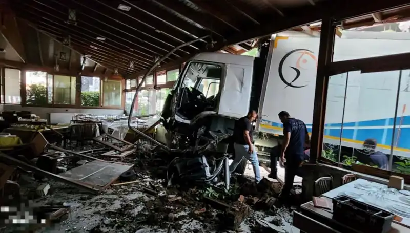 Freni Boşalan Kamyon Restorana Girdi: Olay Anı ve Sonrası