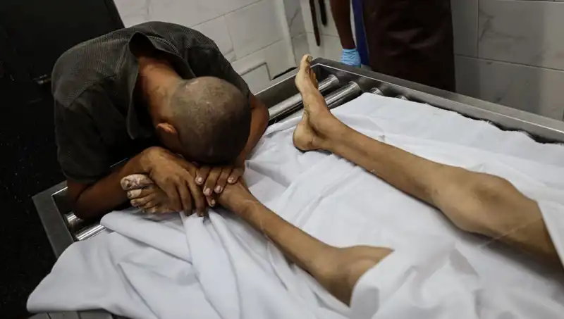 Gazze'de Bir Çocuk Daha Açlıktan Hayata Veda Etti: Kriz Derinleşiyor