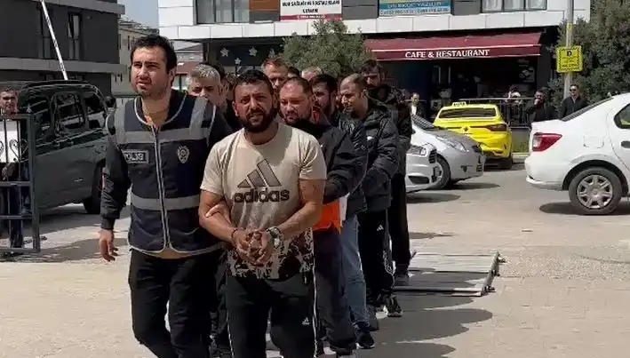Edirne'de Eş Zamanlı Operasyon: Yedi Firari Yakalandı!