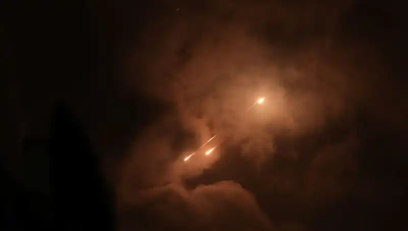 İran, Gece Saldırılarına Neden Özellikle Yöneliyor?