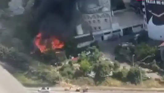 Kağıthane'de Korkutan Yangın: Dumanlar Gökyüzünde Dans Ediyor