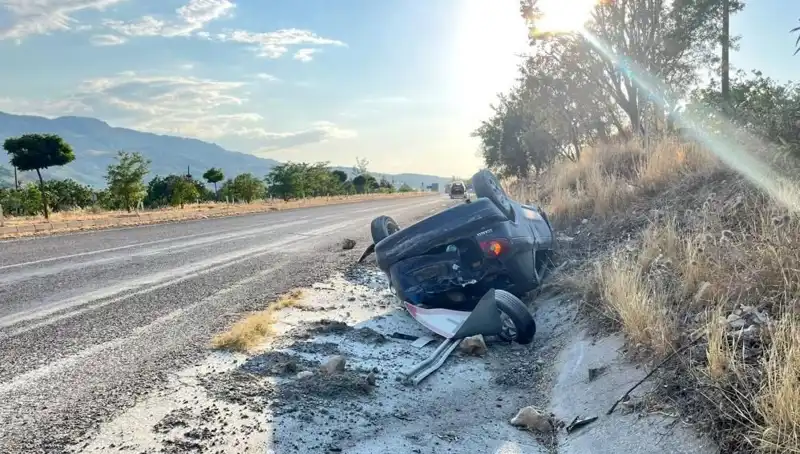 Adıyaman'da Korkutan Kaza: Otomobil Takla Attı, Araçta Bulunanlar Kurtarıldı!