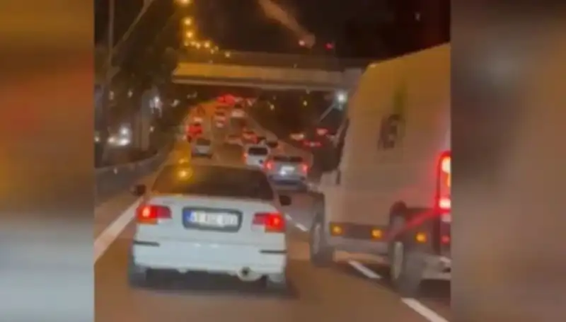 Tuzla’da Makas Terörü: Tehlikeli Sürücüler ve Çarpıp Kaçma Olayı