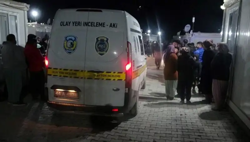 Husumetlilerin Silahlı Kavgası: Caddede Dehşet Anları Yaşandı