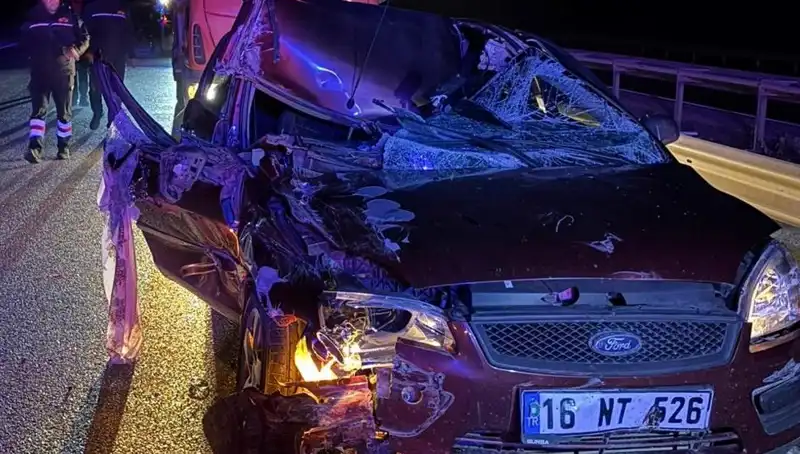 Afyonkarahisar'da Trajik Kaza: Otomobil ve TIR Çarpıştı, 4 Yaralı!