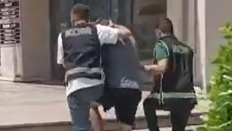 Türkiye’de Sahte Dövizle Alışveriş Yapan Turist Sınır Dışı Edildi