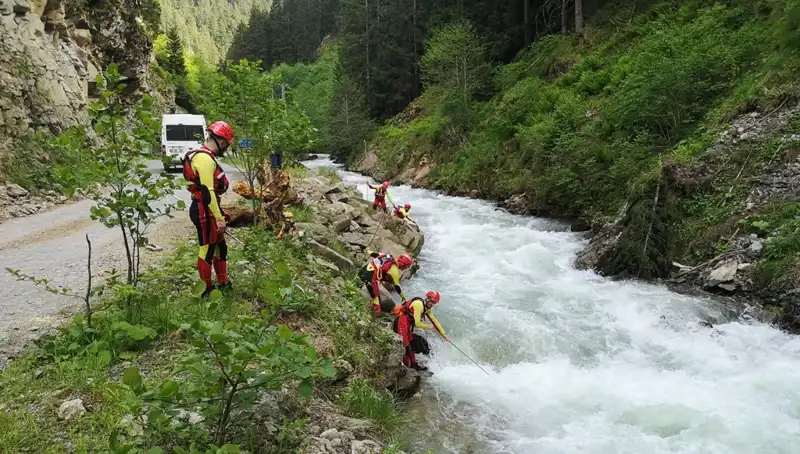 Trabzon'da Dereye Düşen Çocuk İçin Ekipler Seferber Oldu!