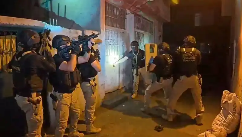 İstanbul’da DAEŞ’e Yönelik Dev Operasyon: 18 Kişi Gözaltında!