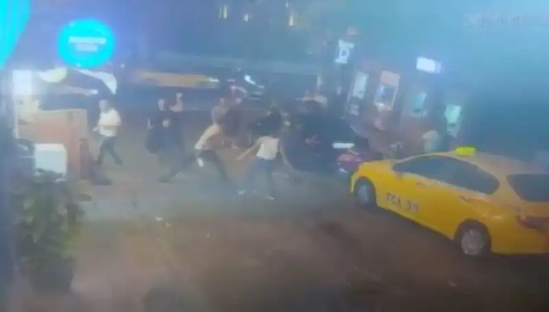 Beyoğlu'nda Laf Atma Tartışmasında Kanlı Sahneler