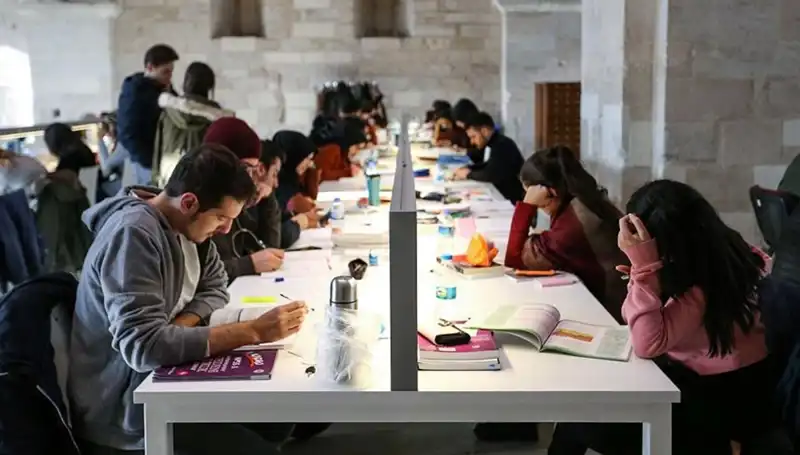 Üniversiteler 2023-2024 Akademik Yılı Başlangıç Tarihlerini Açıkladı!