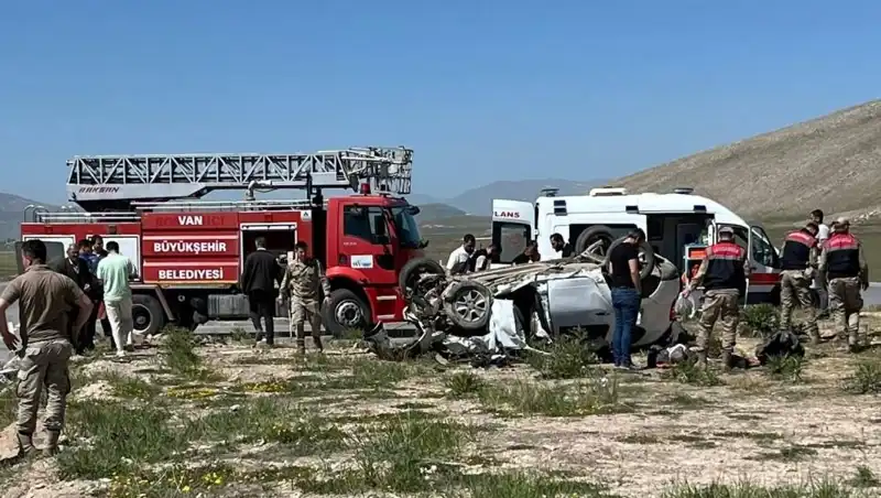 Van’da Kan Donduran Kaza: 4 Can Gitti, 2 Kişi Yaralı