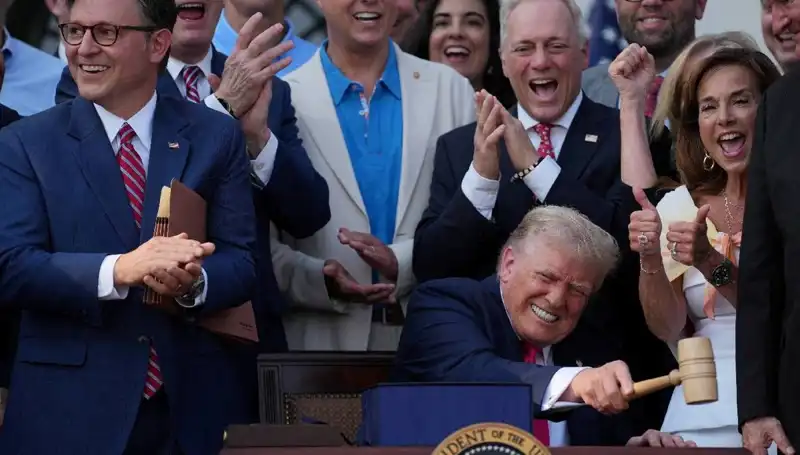 Trump’tan İnovatif Hamle: "Büyük, Güzel Yasa Tasarısı" İmzalandı