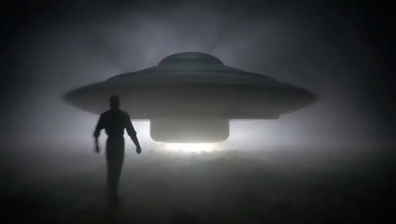 UFO Uzmanından Sarsan Açıklama: "Uzaylılar Masum İnsanı Hedef Alıyor!"