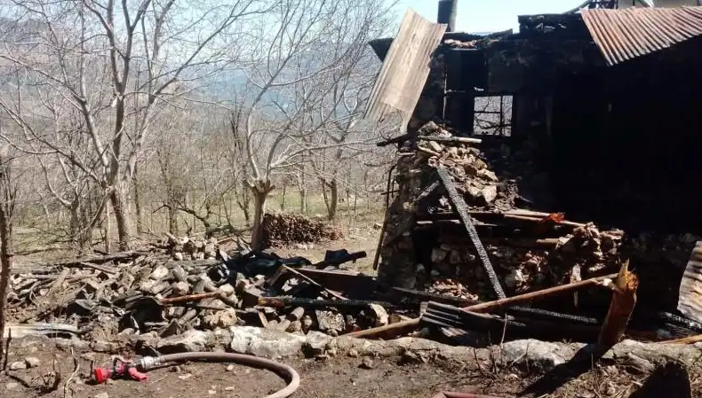 Karaman’da Müstakil Evde Çıkan Yangın: Bir Can Gitti, Bir Kişi Yaralandı