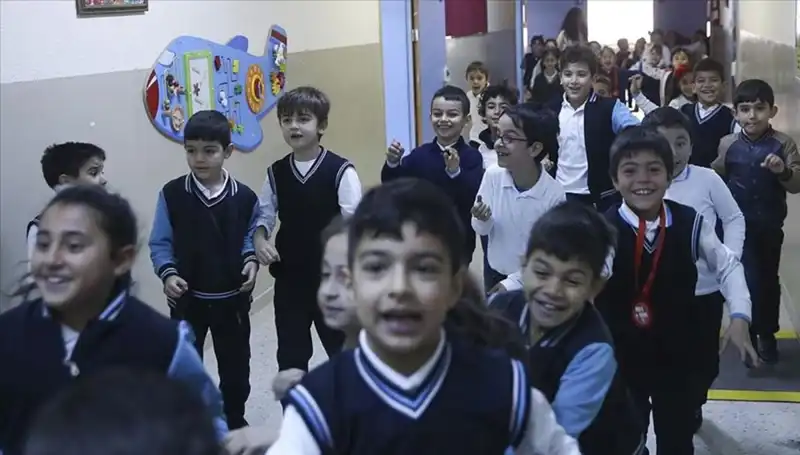 2025 Eğitim Takvimi: Okullar Ne Zaman Açılacak ve Tatiller Neler?