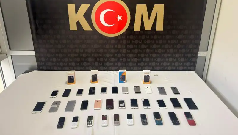 Gümrük Kaçağı 37 Cep Telefonu Ele Geçirildi! Yeni Şafak Yıldızı