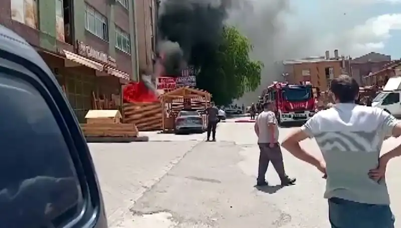 Ankara’da işyerlerinde korkutan yangın: Yangının sebebi araştırılıyor