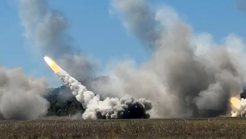 Avustralya'da Tarihi Askeri Tatbikat: HIMARS Atışı Gerçekleştirildi