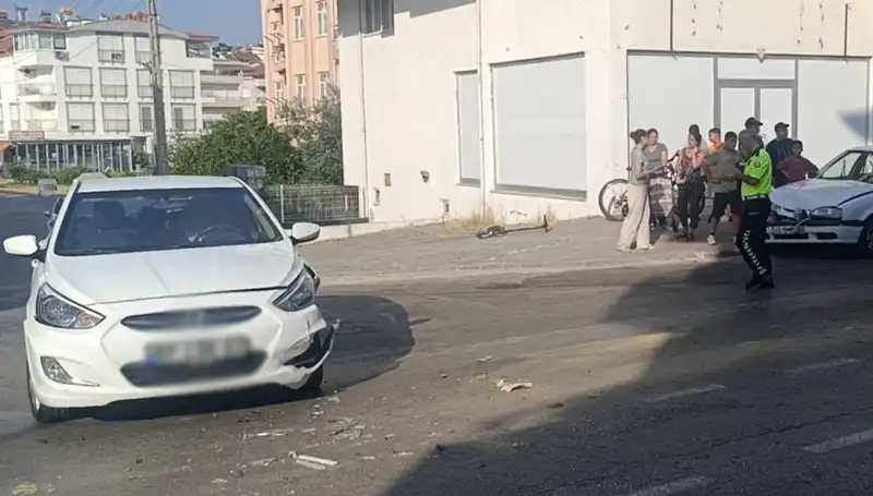 Antalya'da İki Otomobil Çarpıştı: Yaralılar ve Kaza Sebebi
